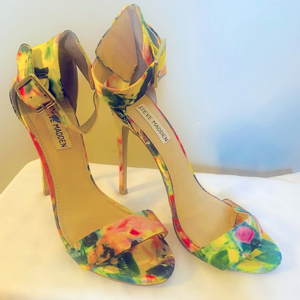 Steven Madden floral sandals